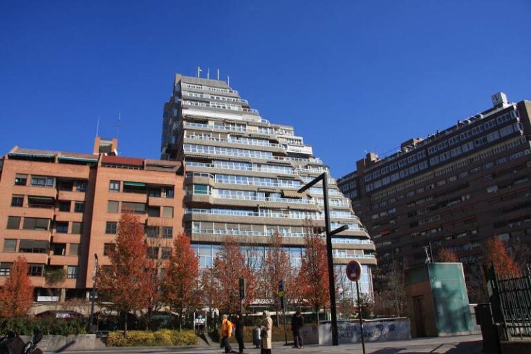 Edificio La Pirámide en Granada